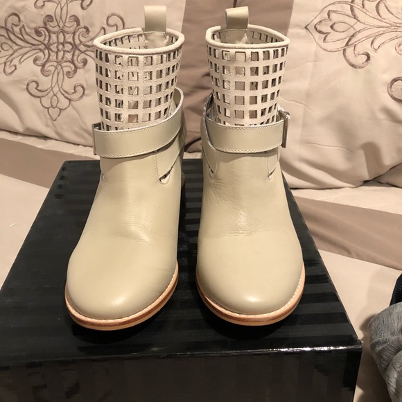 Victoria Secret booties (price negotiable) - Picture 2 of 4